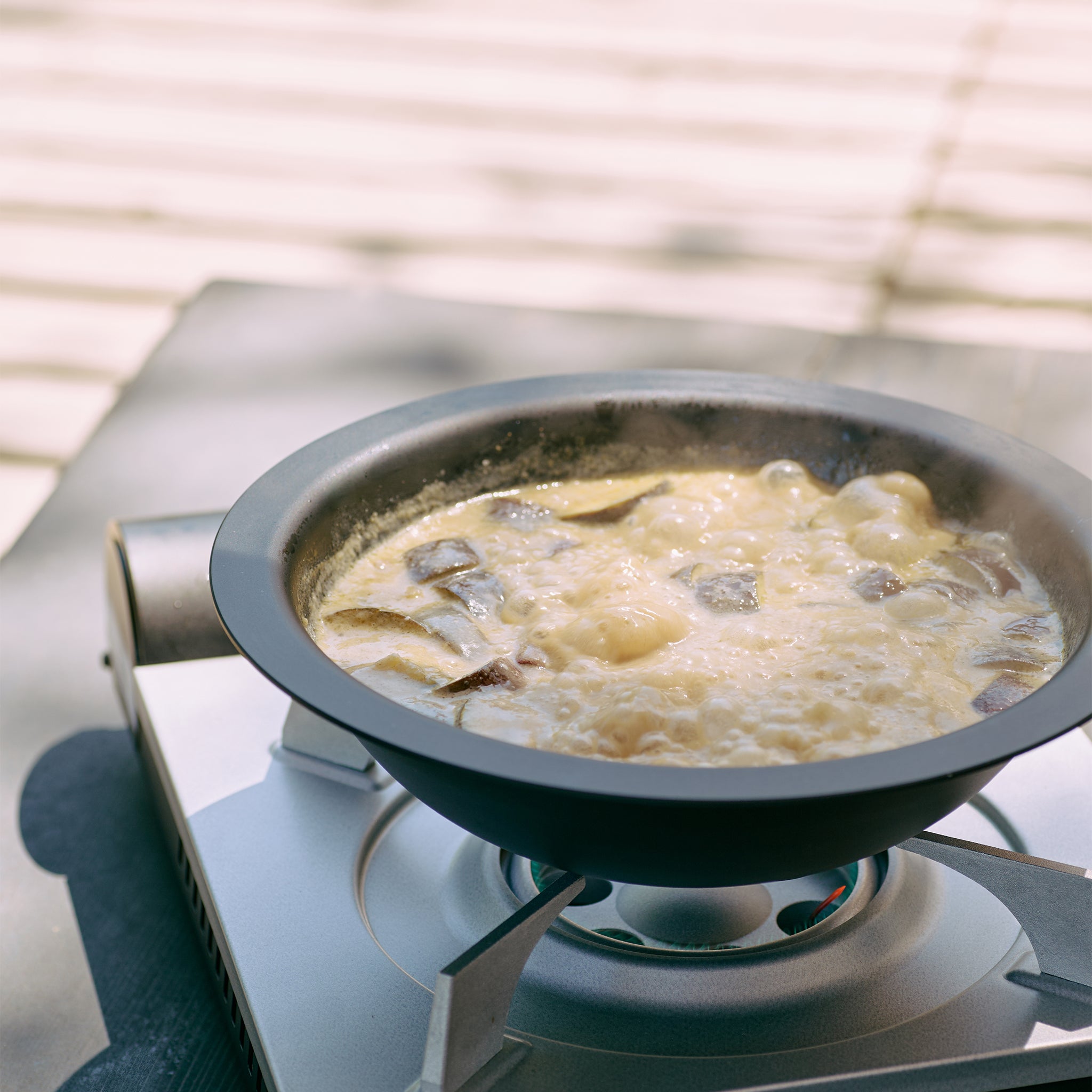 新品！HEGEφ250直火鍋(ブラック)＆さわら木蓋付き 新品！HEGEφ250直火鍋(ブラック)＆さわら木蓋付き Amazon | HEGE（ヘゲ