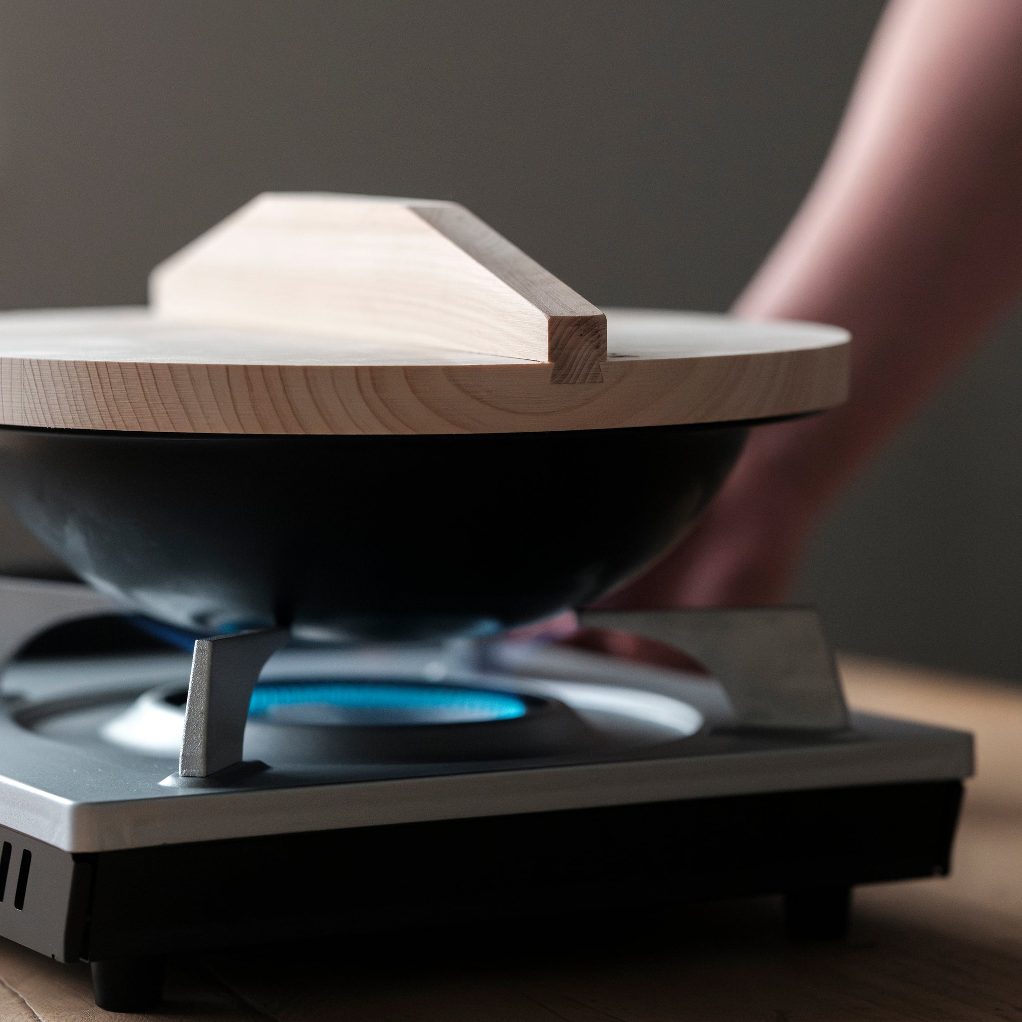 φ280直火鍋 1.0（木蓋付）+ カセットこんろ | HEGE